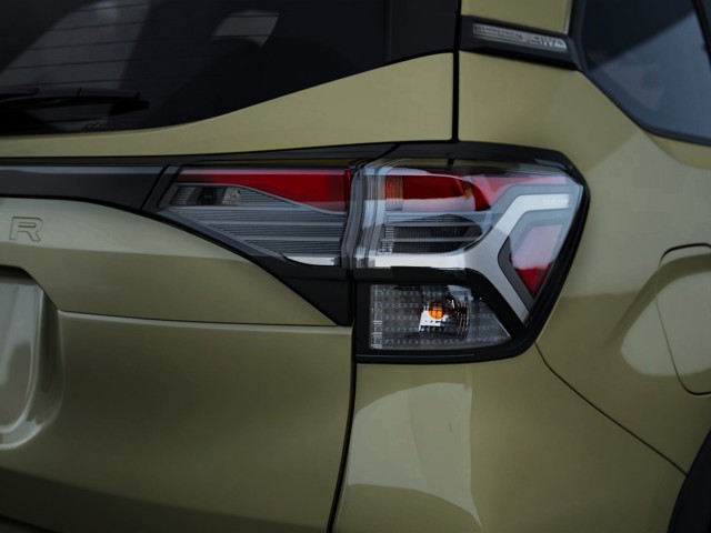 New 2026 AUTUMN GREEN METALLIC Subaru Limited image 12